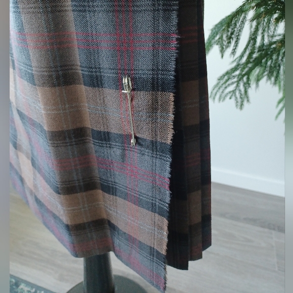 Vintage Plaid Wool Skirt - Picture 4 of 11